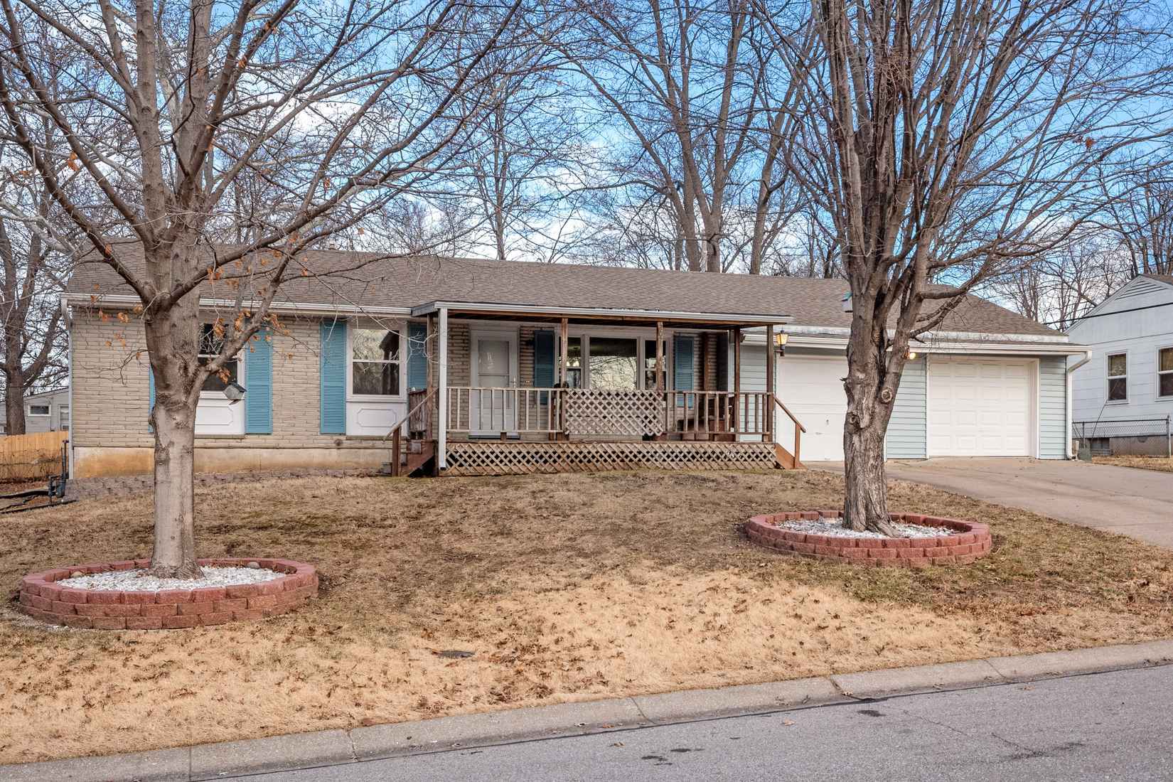 202 Cherokee Dr  