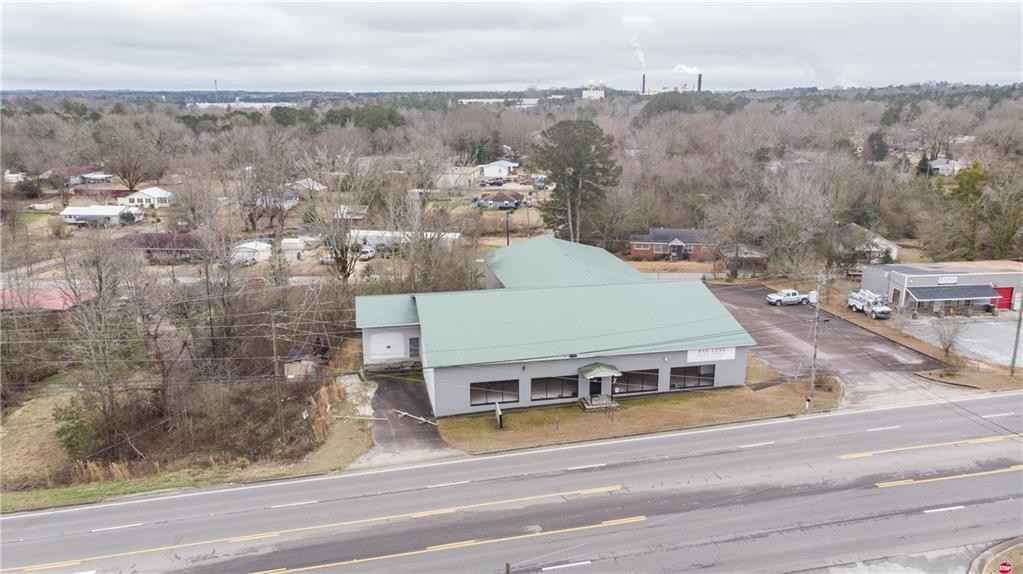 2305 Veterans Memorial Pkwy  
