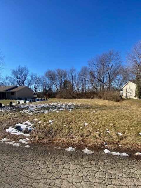 422 Staffordshire Dr NE  