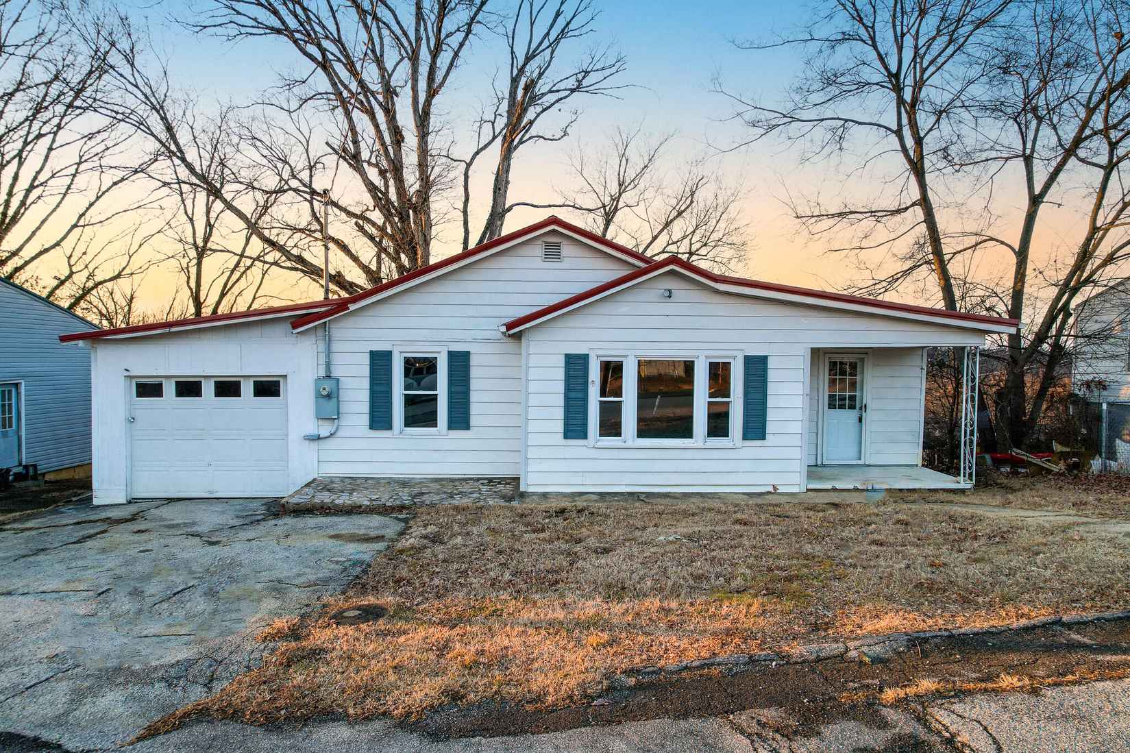 111 Raymond Rd  