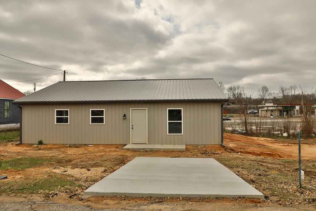 201 207 213 W Nelson St  