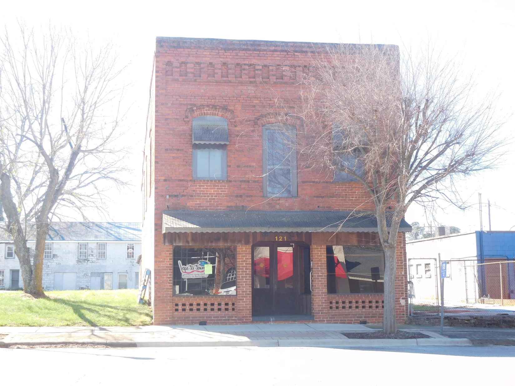 121 SW Cherokee St St  