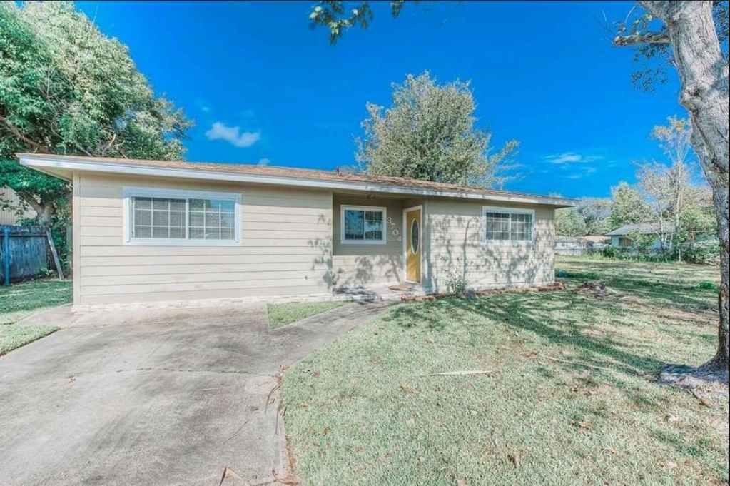 3704 Bowling Ln  