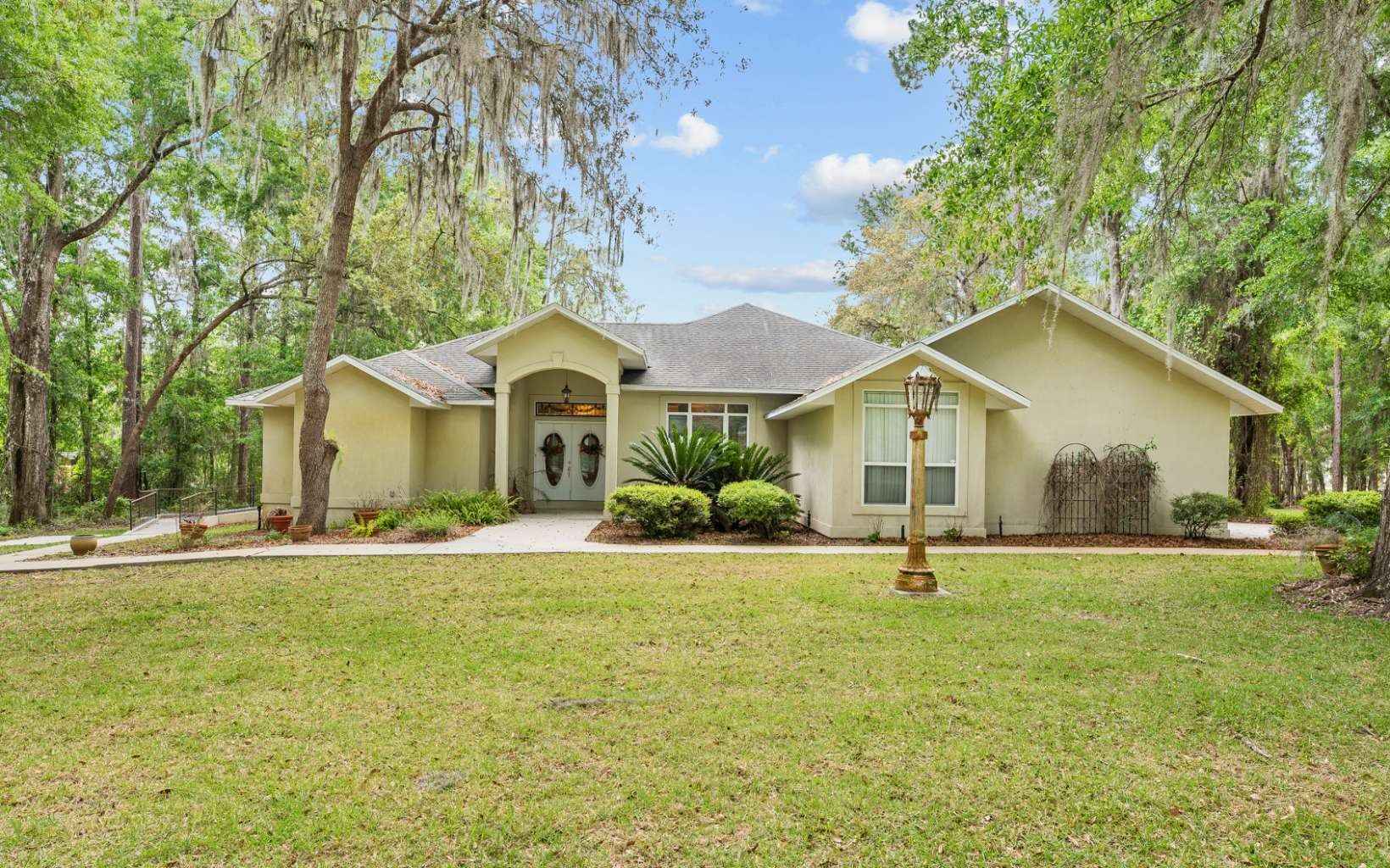 370 NW AUBURN Pl  