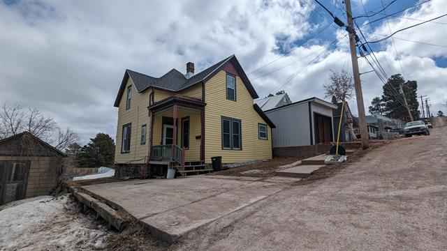 610 Sawyer St  