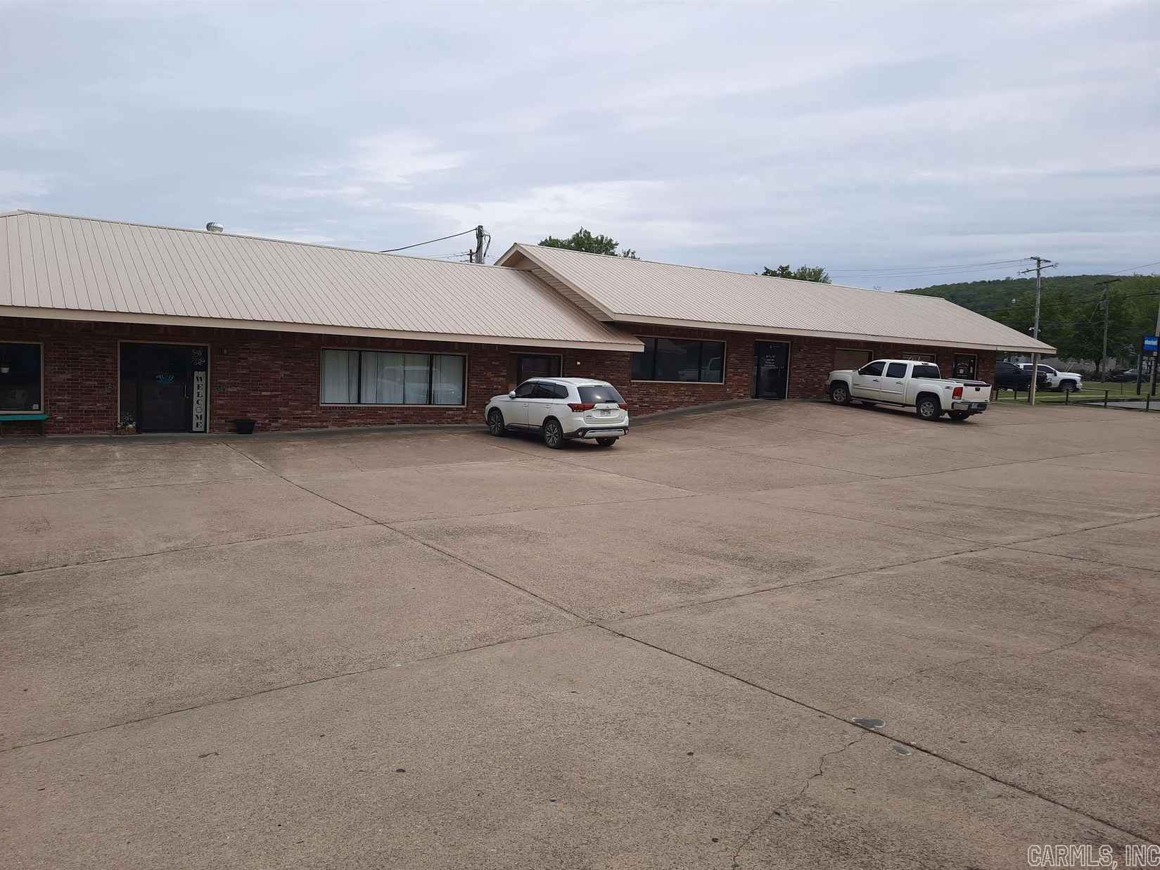 211 213 E Washington St  