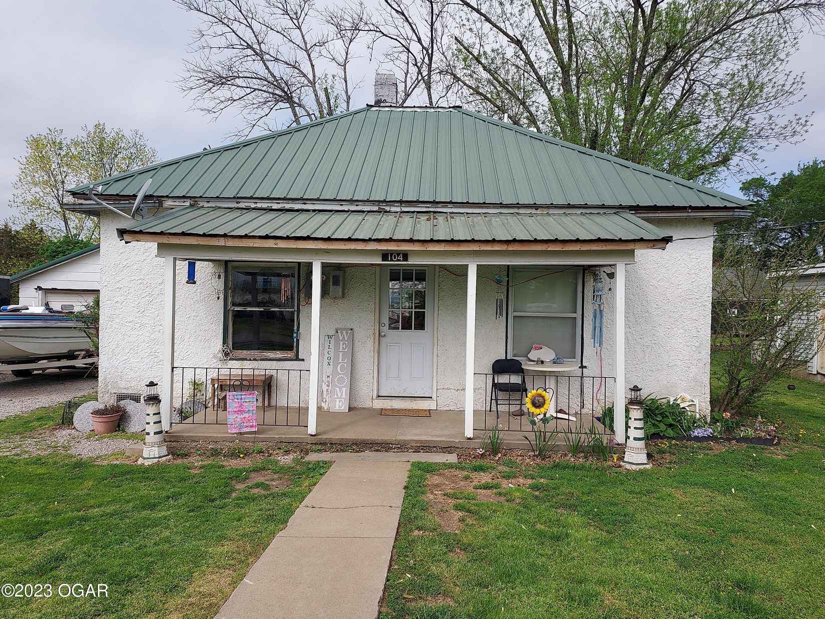 104 S College  