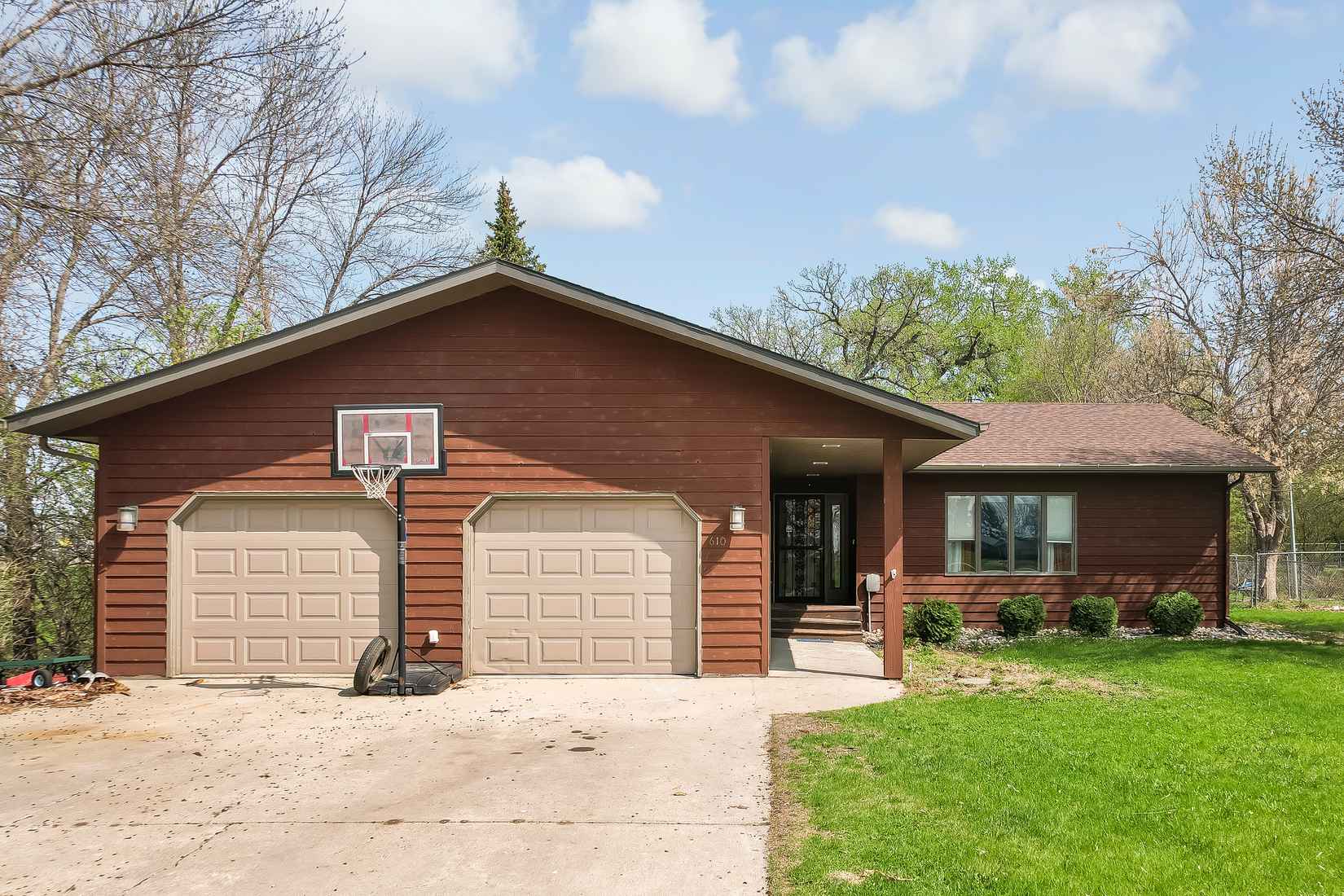 610 Woodlawn Dr  
