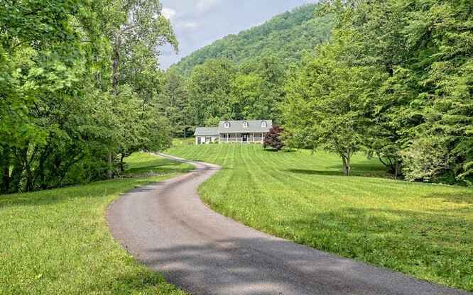 392 OLD HOMESTEAD Ln  