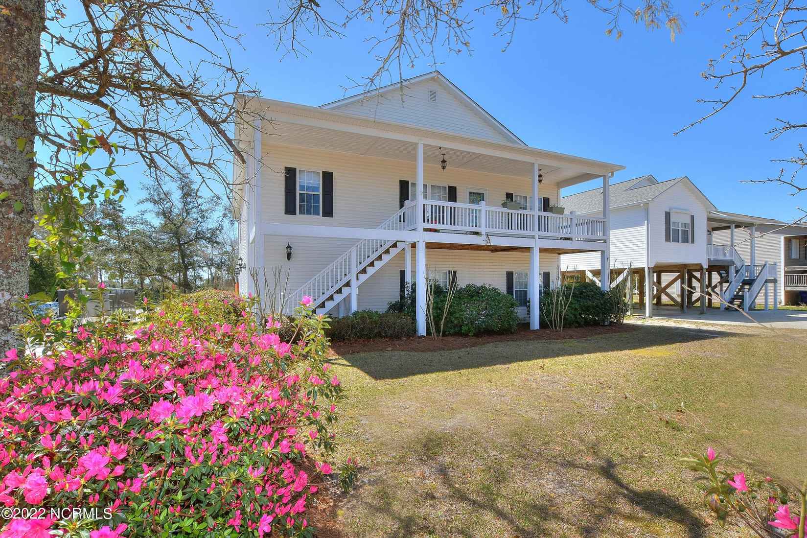 2407 E OAK Is DR  