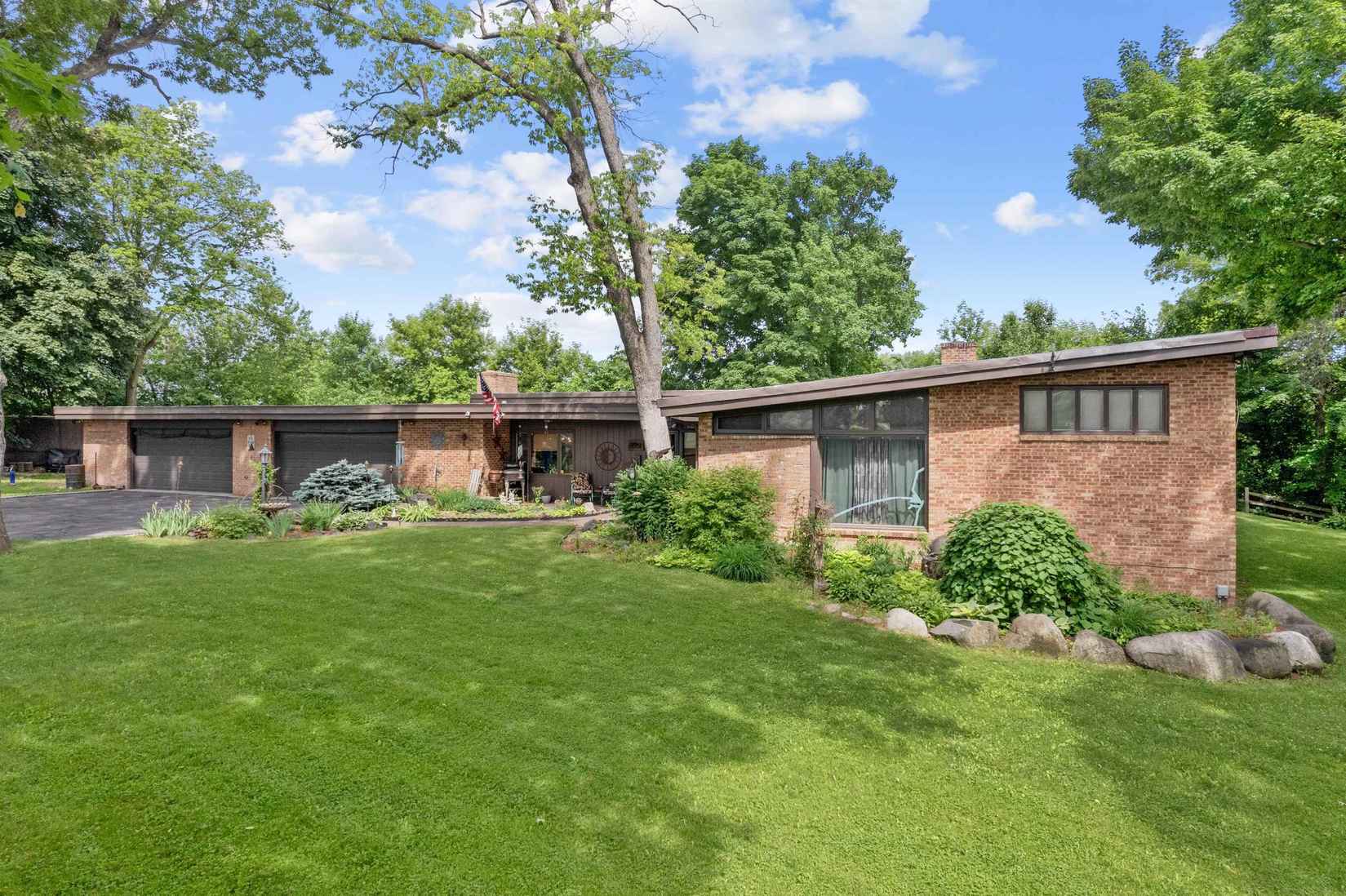 4951 Newburg  