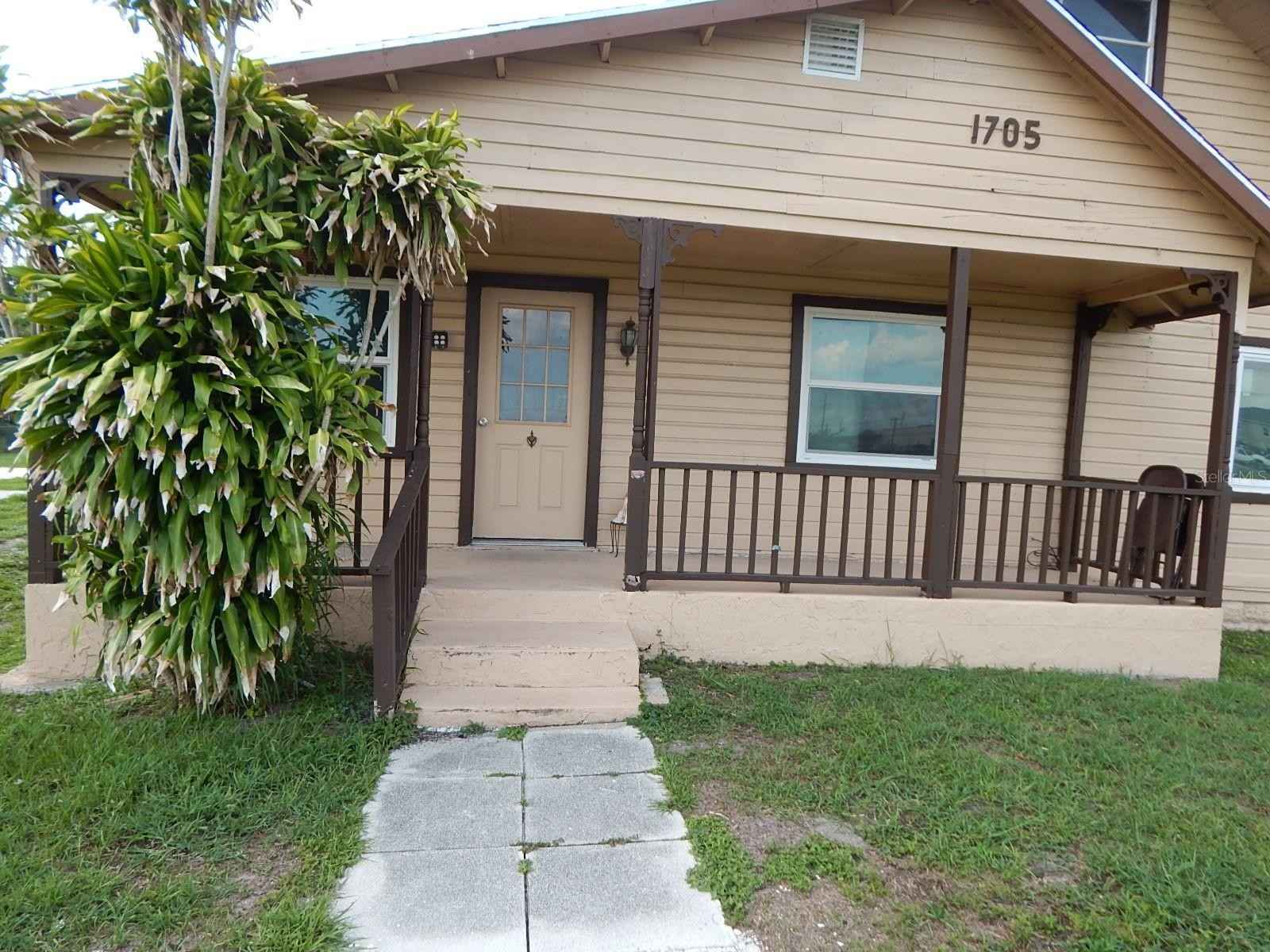 1705 NE Oak St  