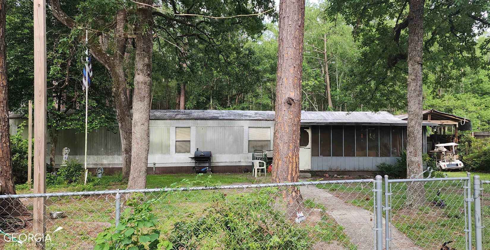 391 Lakeside Dr  