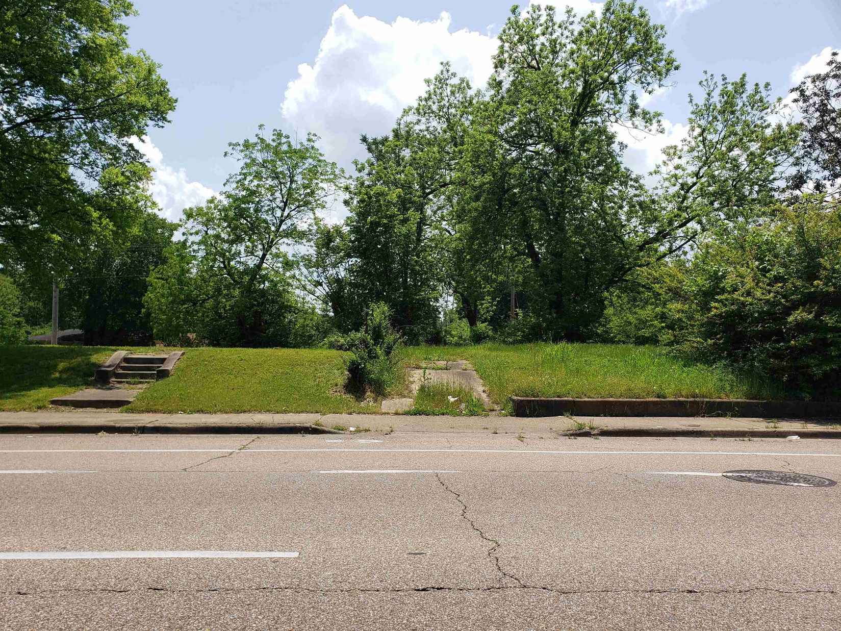 675 S Pkwy  