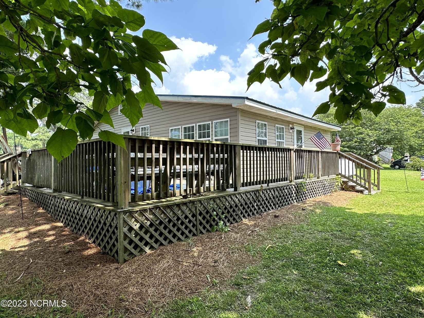 121 SCUPPERNONG RD  