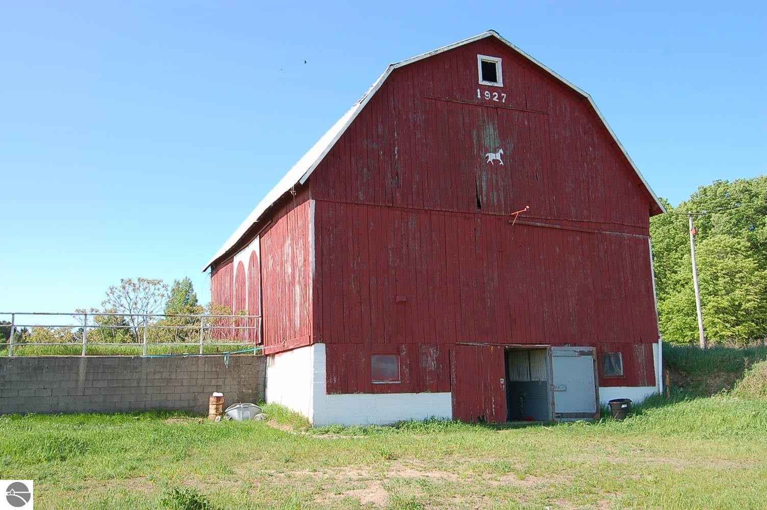 9673 41 Rd  
