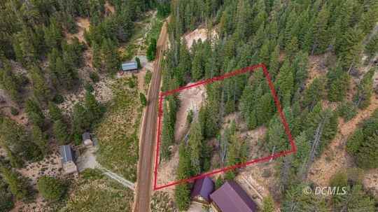 3180/3200 E Spruce Dr  