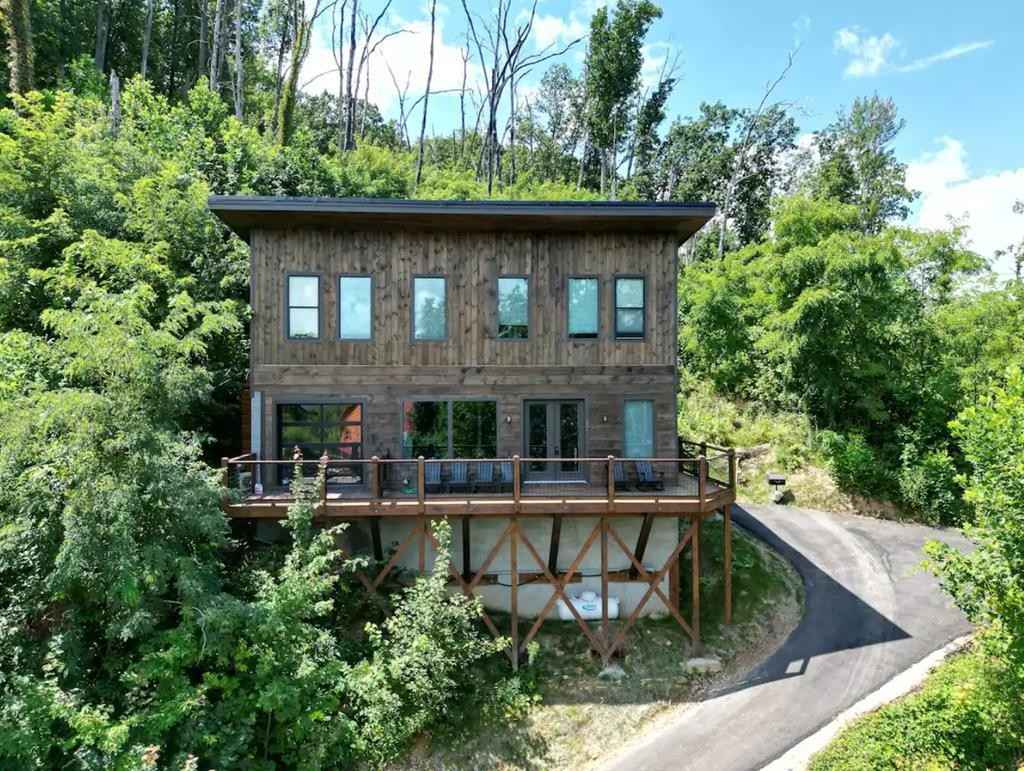 809 Chestnut Dr  