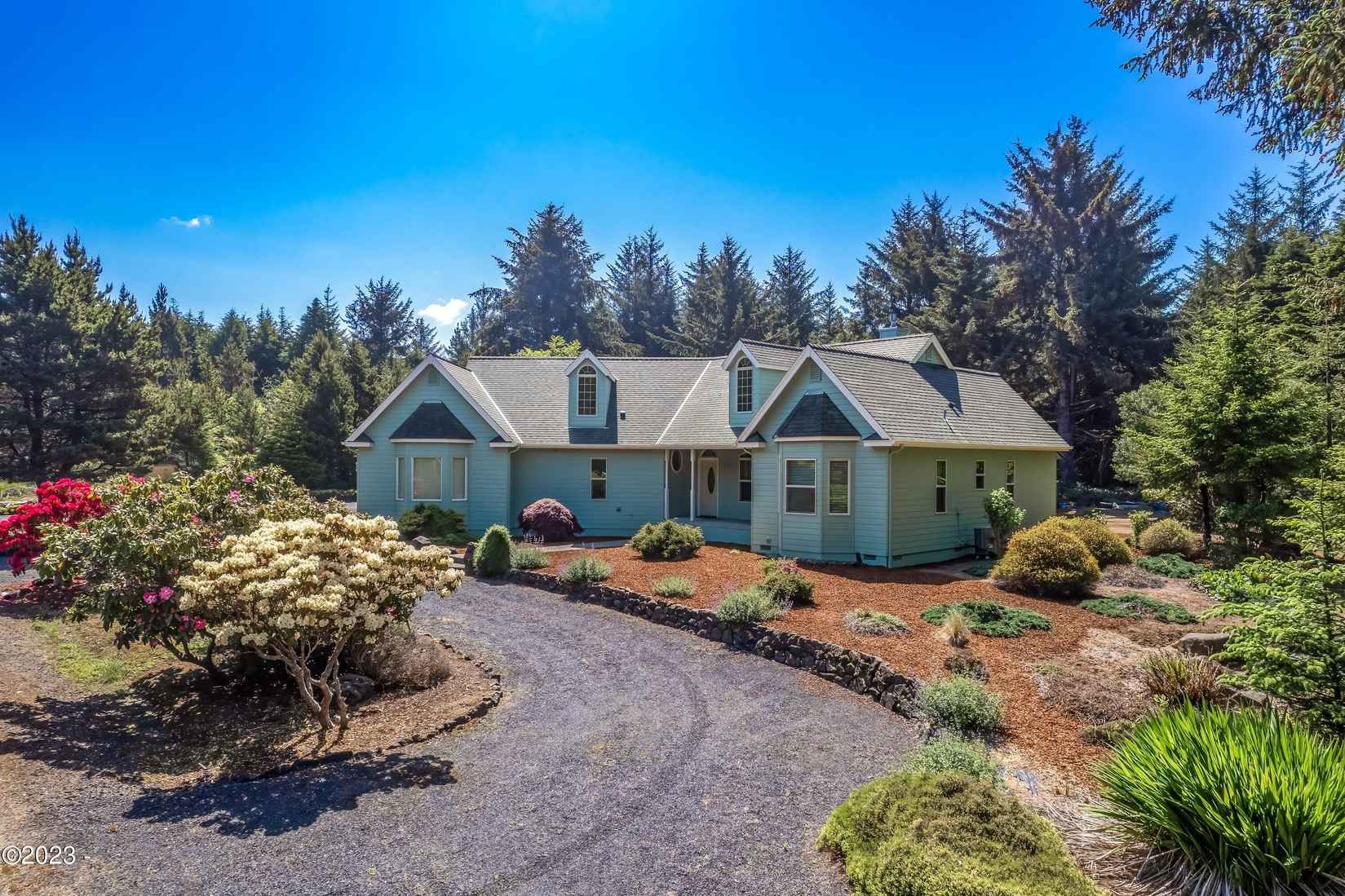 875 SW Edgewater  