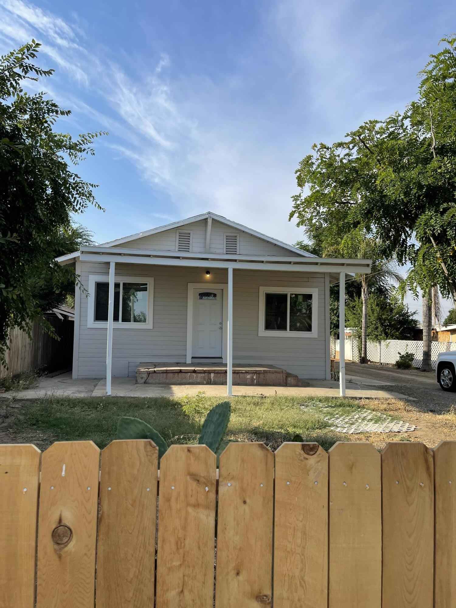 851 Fresno St  