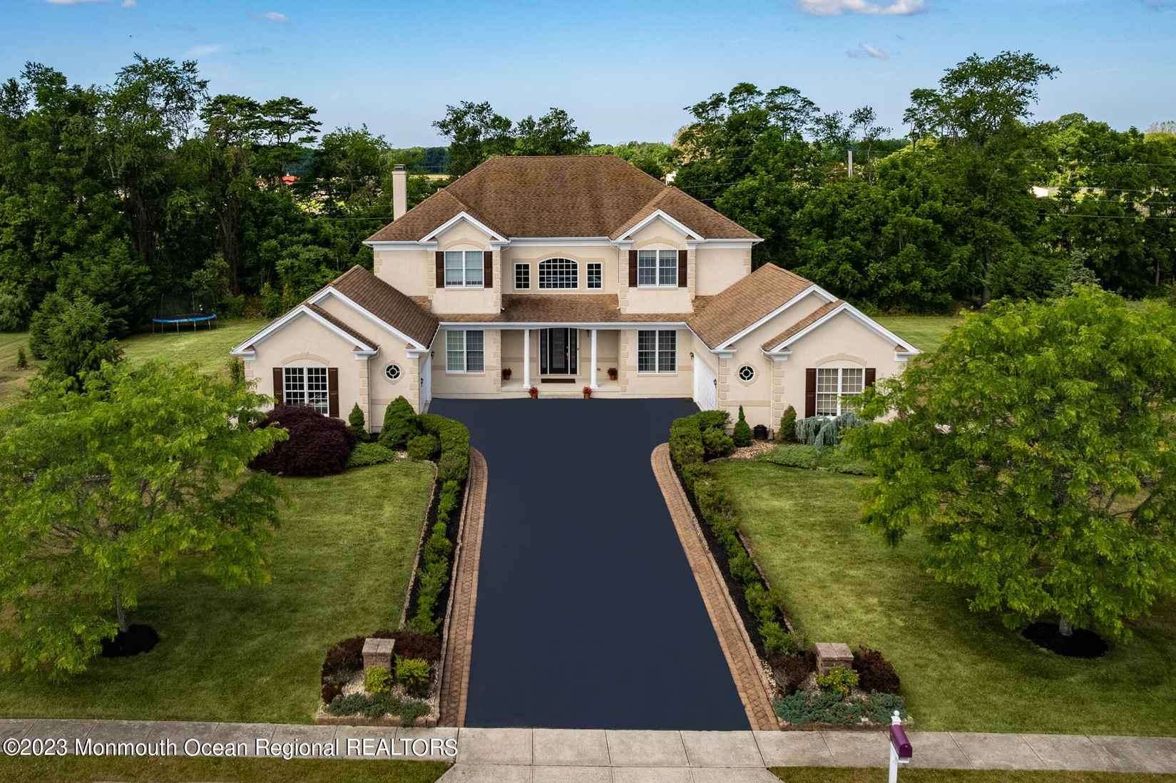 16 GRANT DR  
