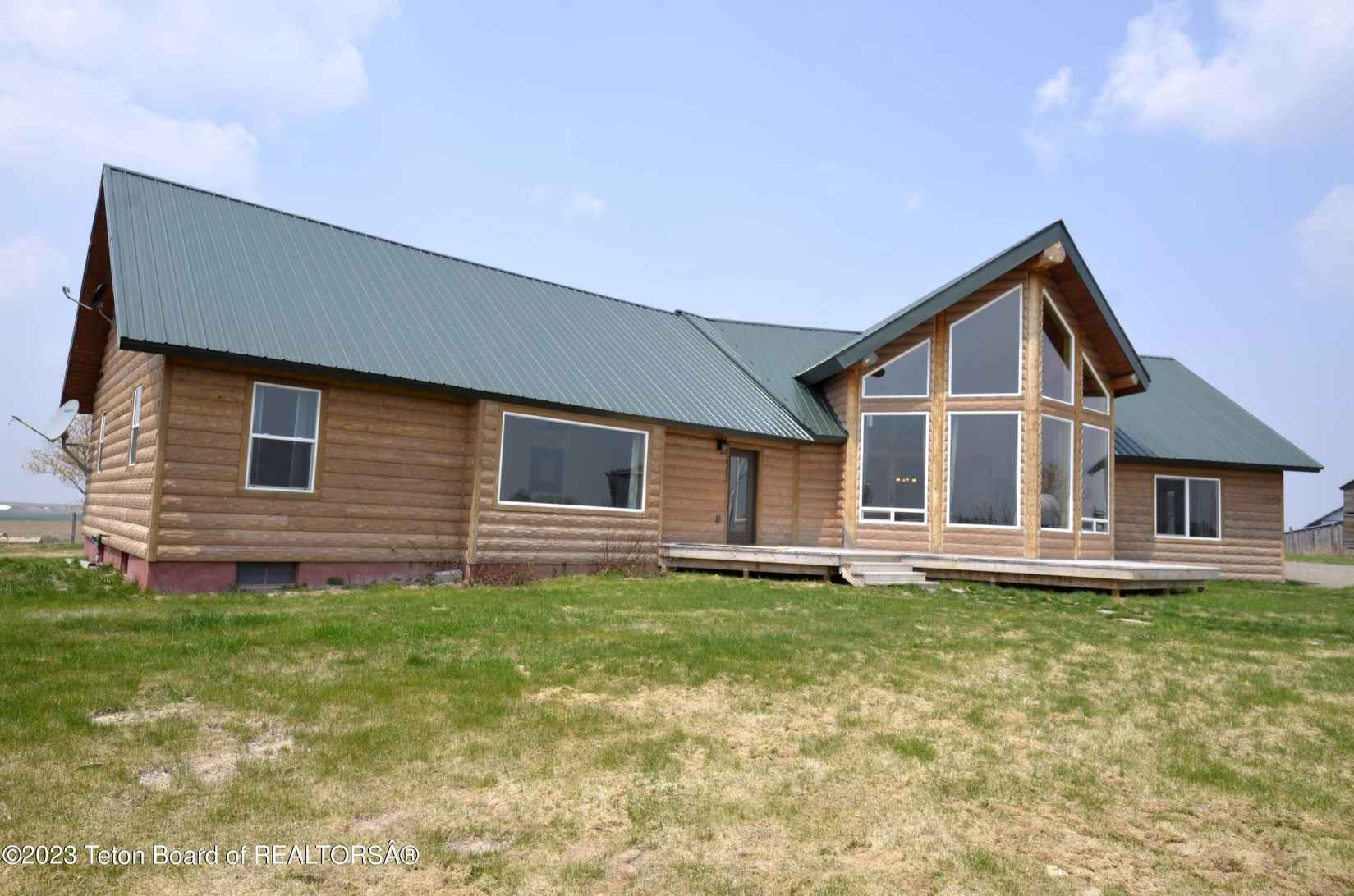 4462 N HWY 32  