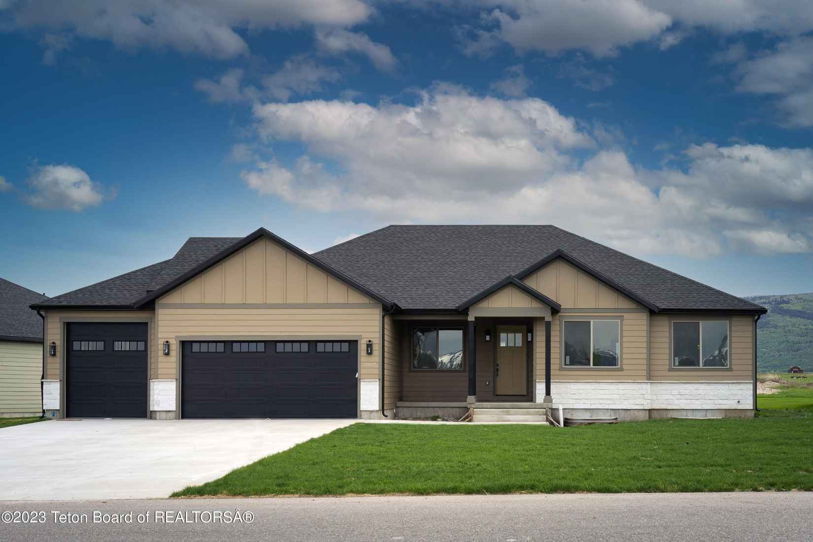 2307 IRON WOOD Dr  