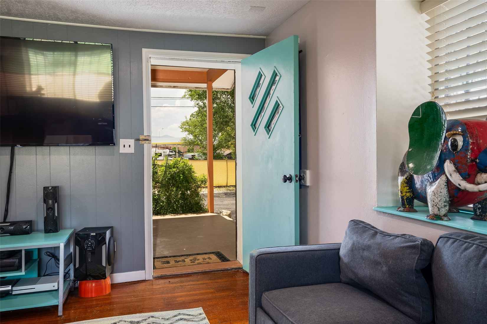449 N Riverside  