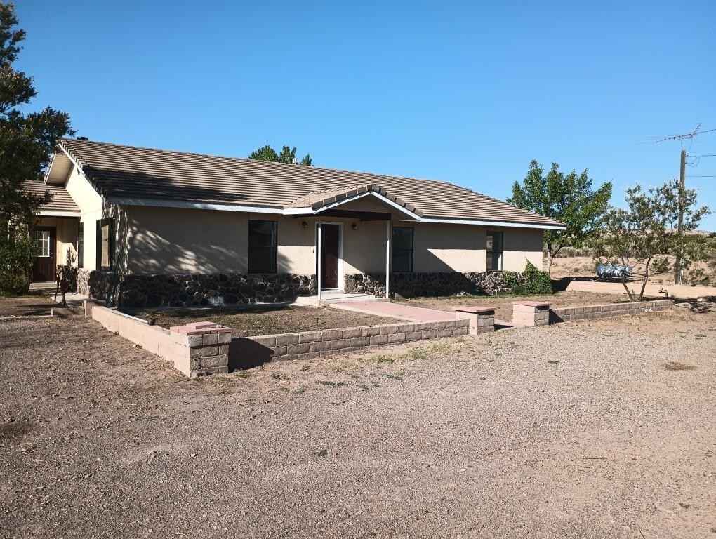 4 Alamillo Dr  