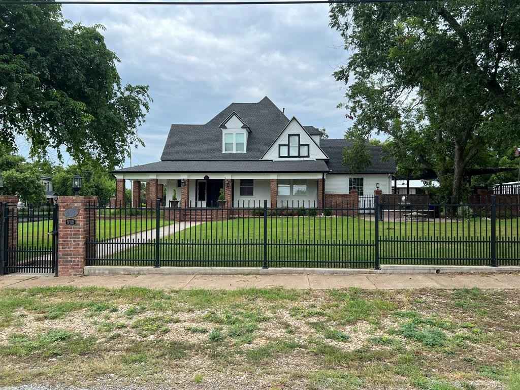 403 N Elm  