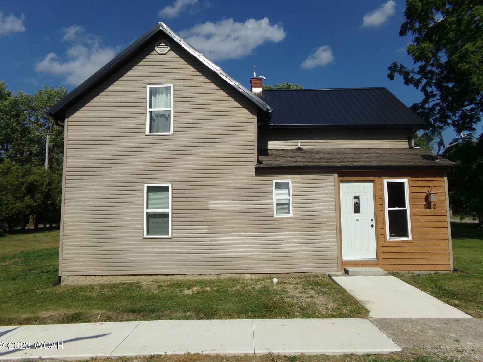 102 Maple St  