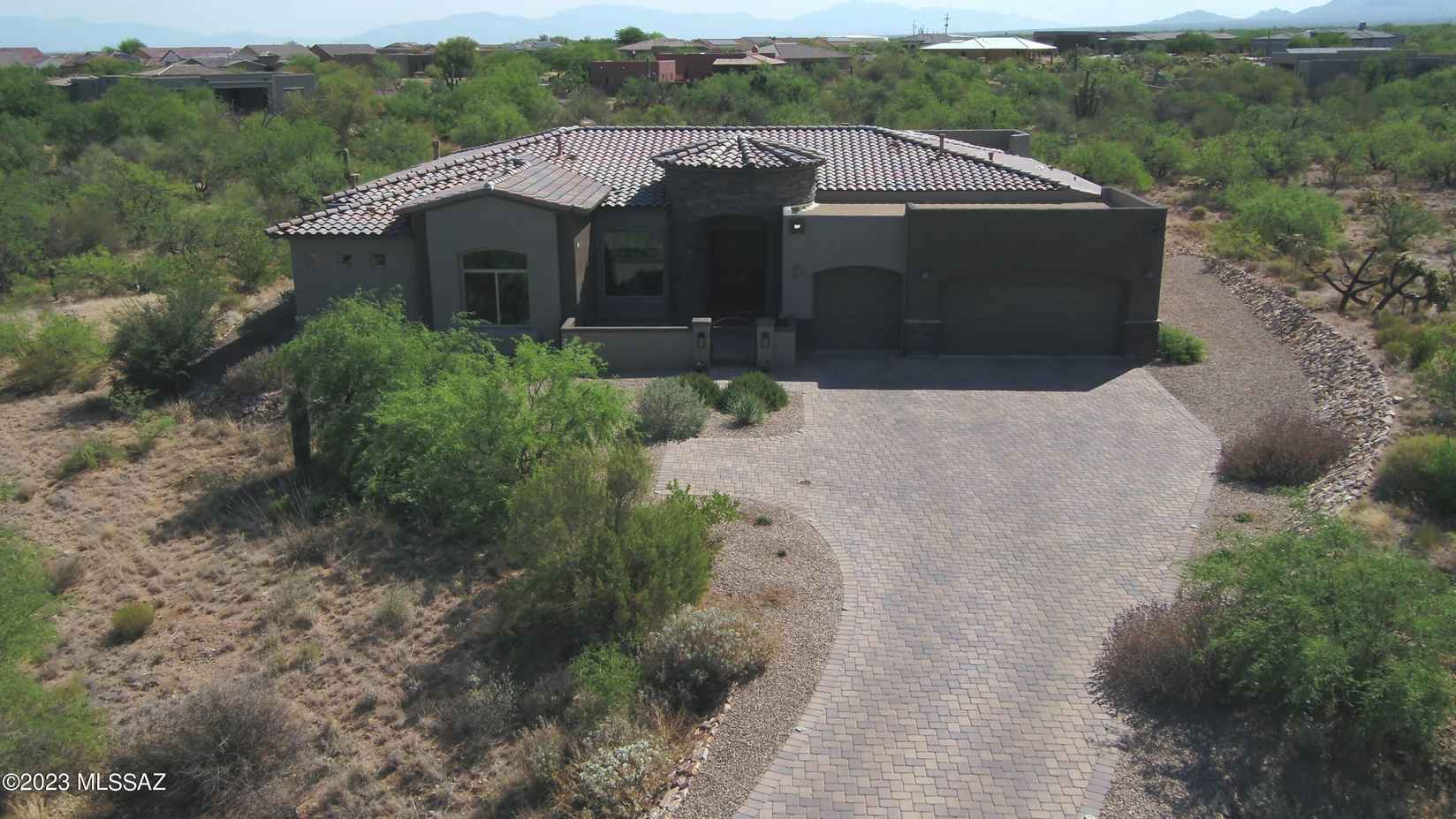 2571 E Maverick Mile Pl  