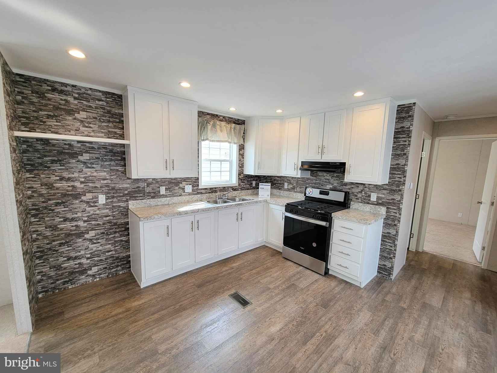 210 Landing Ln Unit 10  