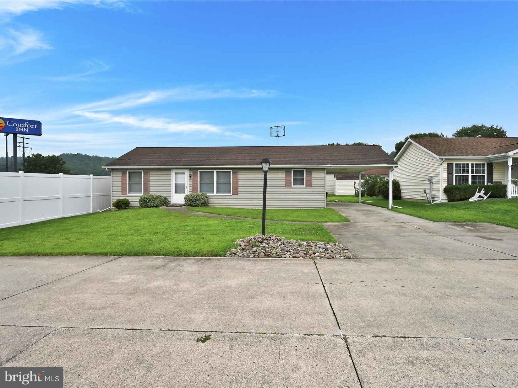 201 LAUREL Ct  