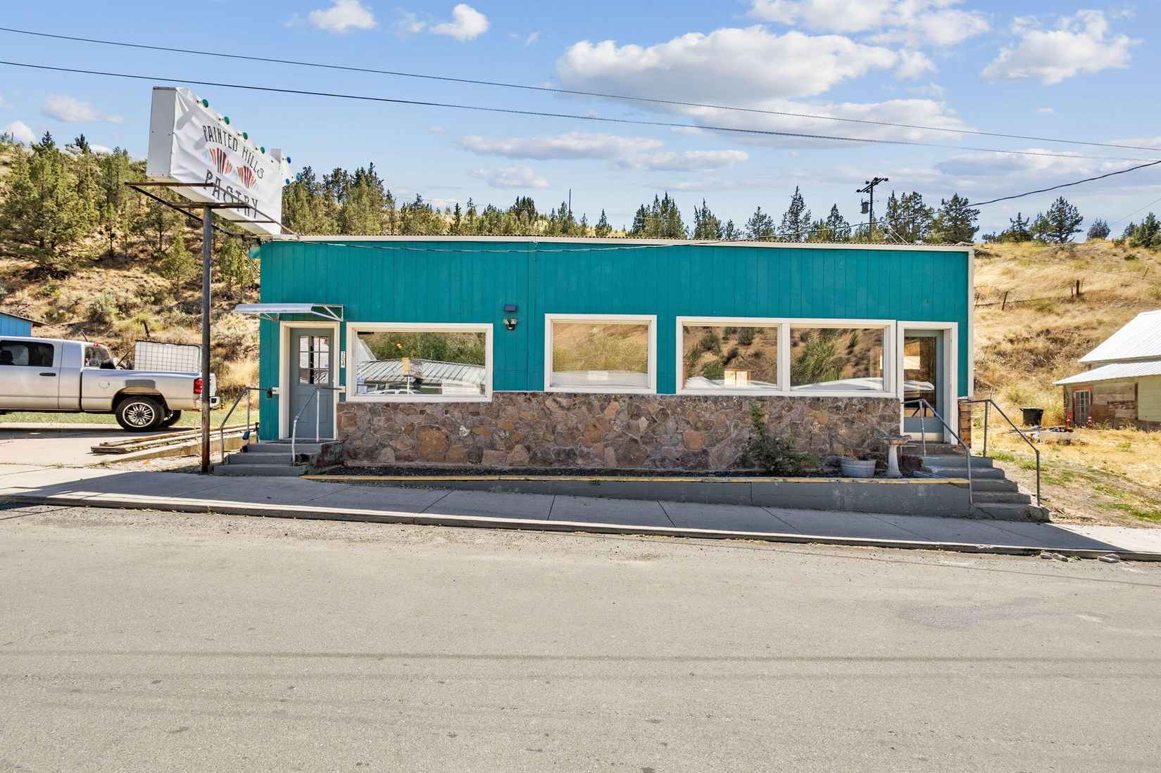 204 W Main St  