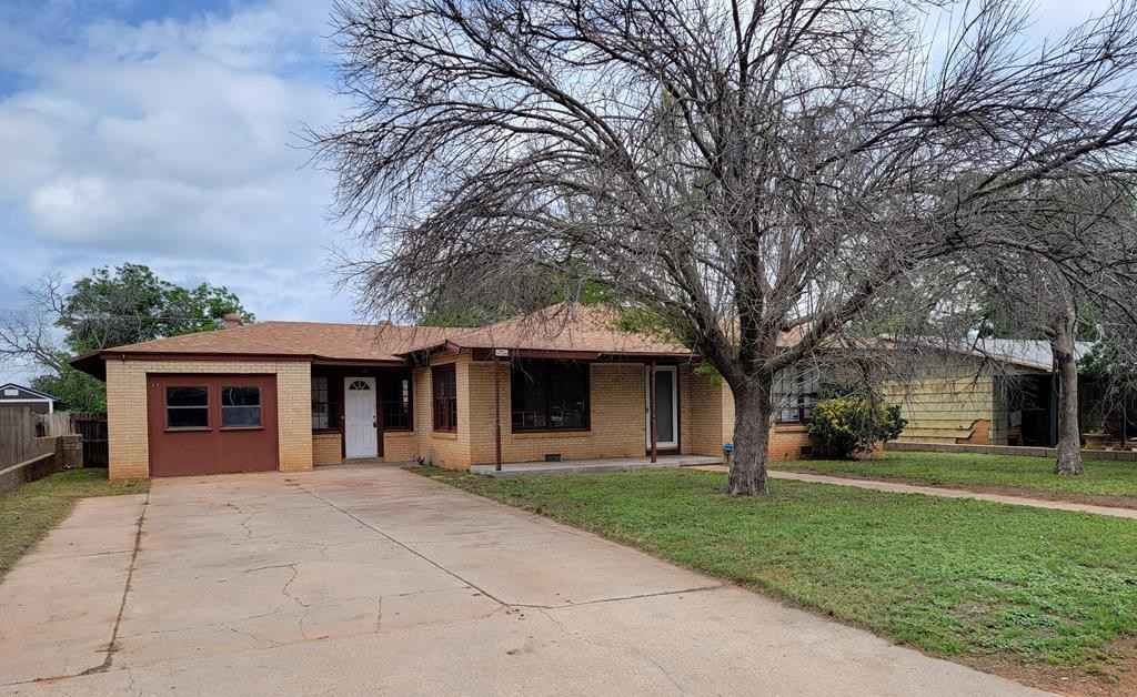 807 Cres  
