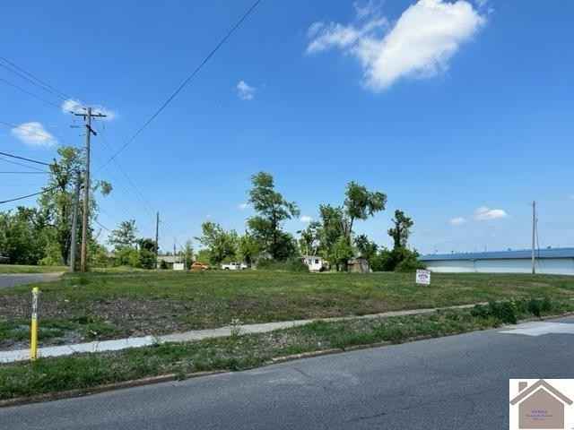 601 607 609 East Broadway  
