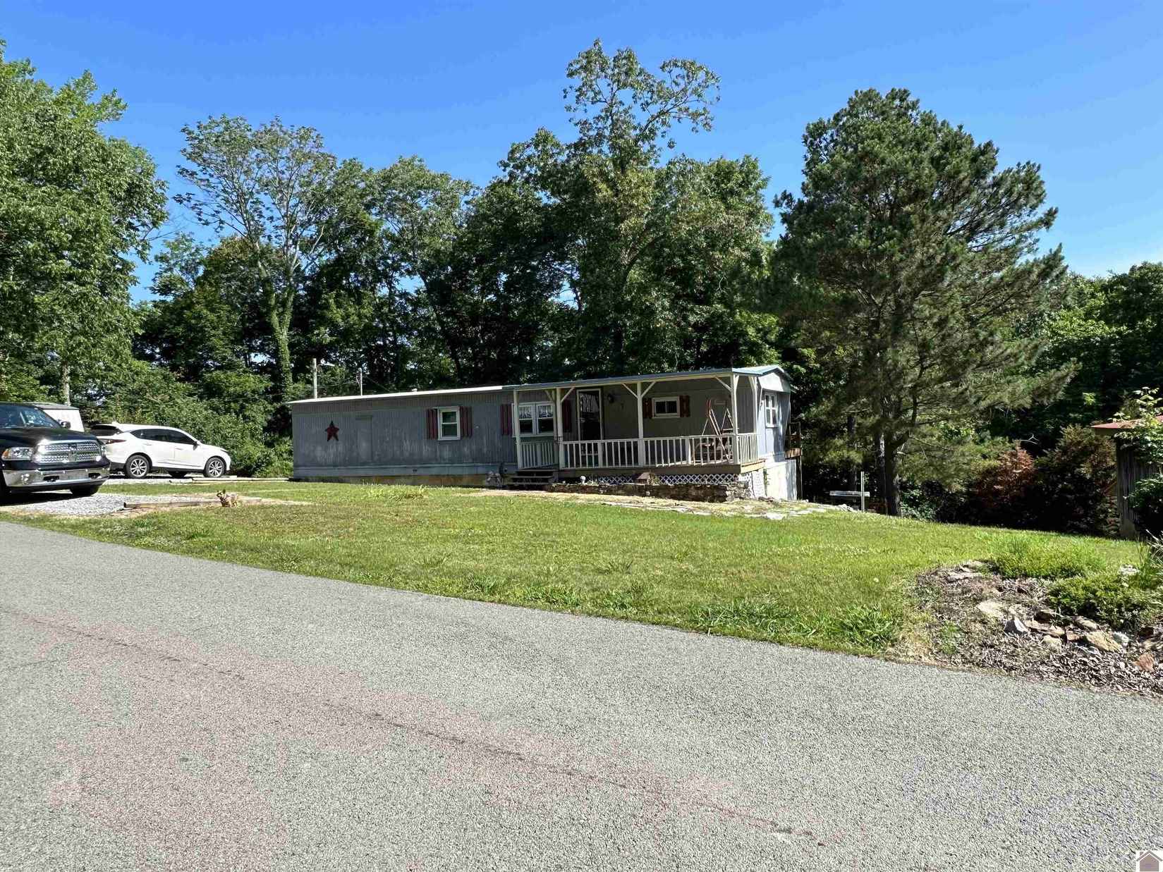 33 Holiday Dr  