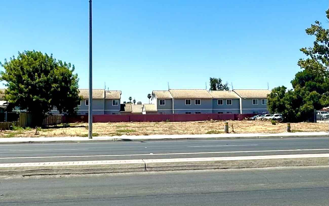 1040-1106 10th Ave  