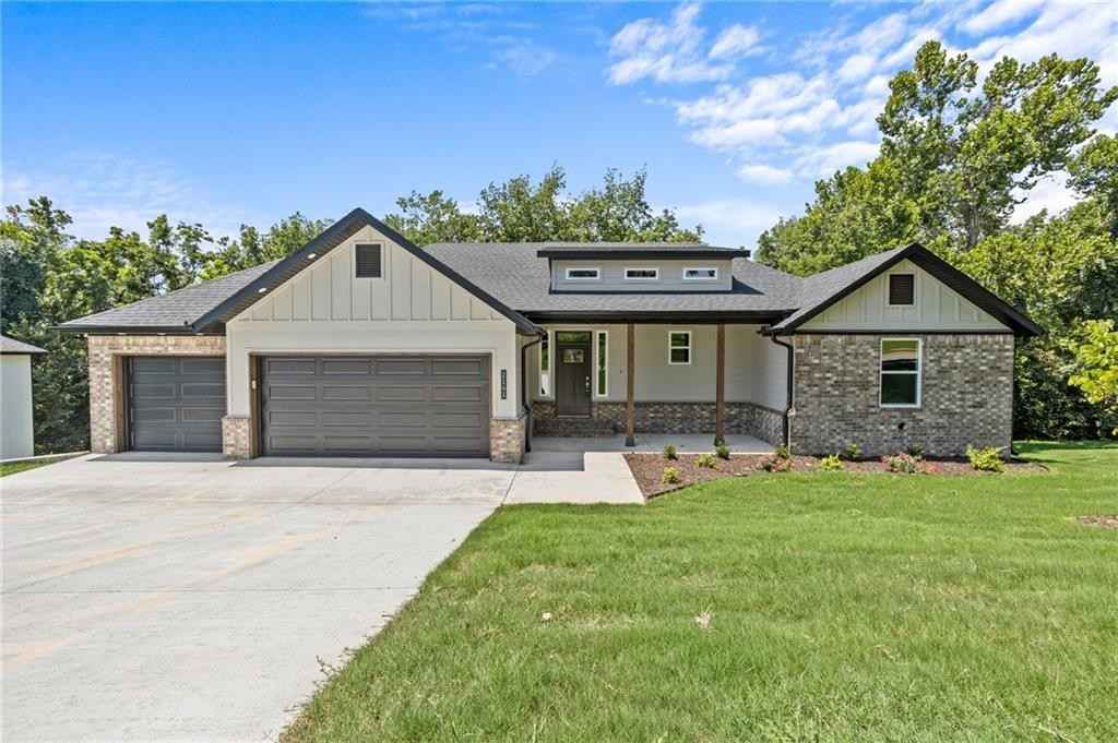 2141 Hopkins LN  
