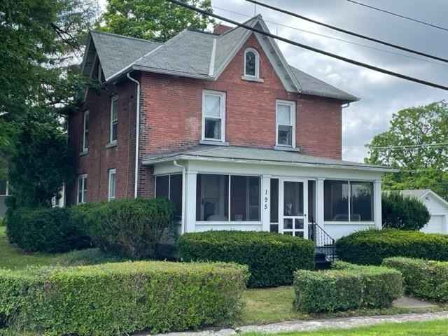 195 S FOURTH St  