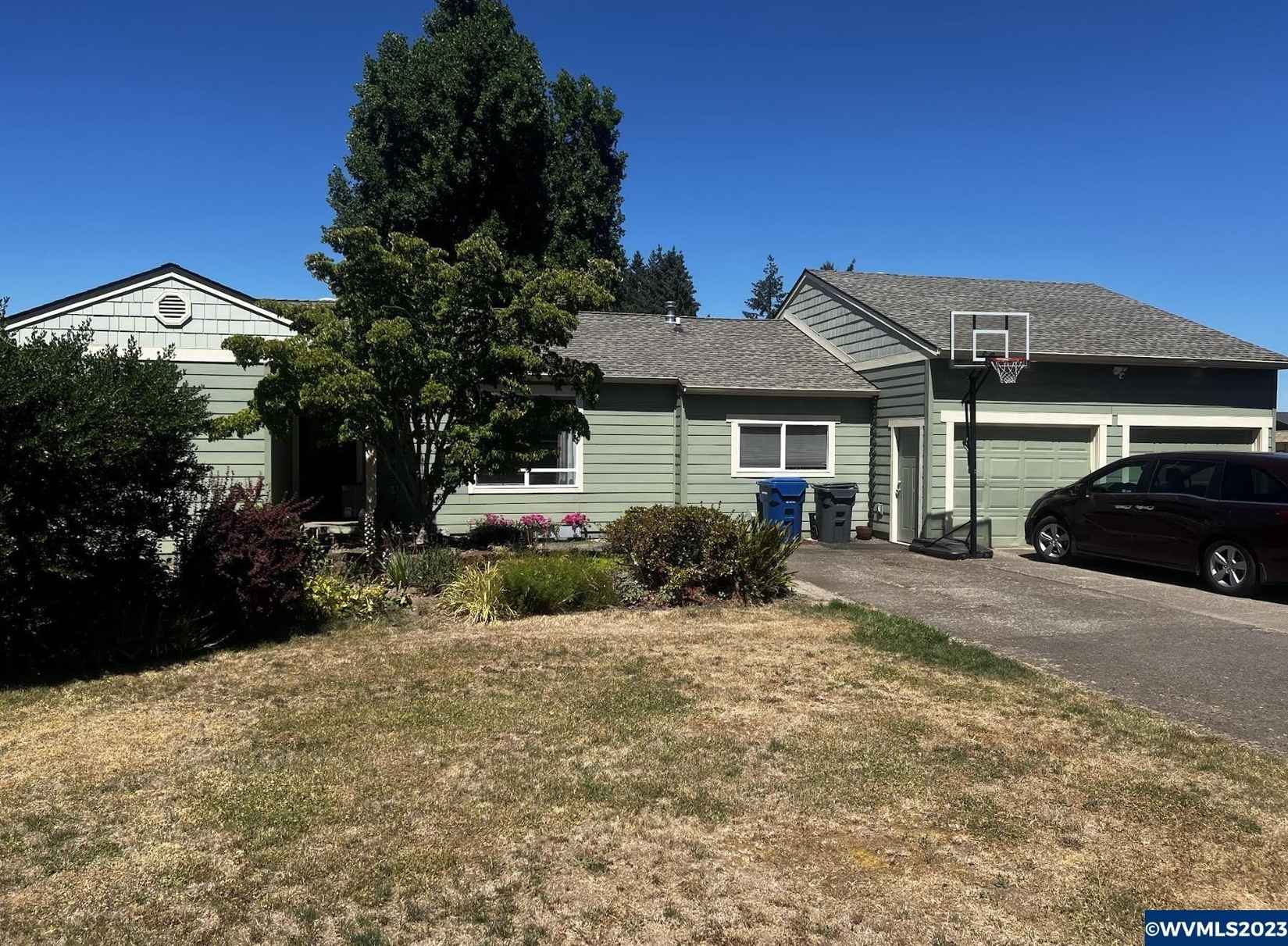 1135 Clear Lake Rd NE  