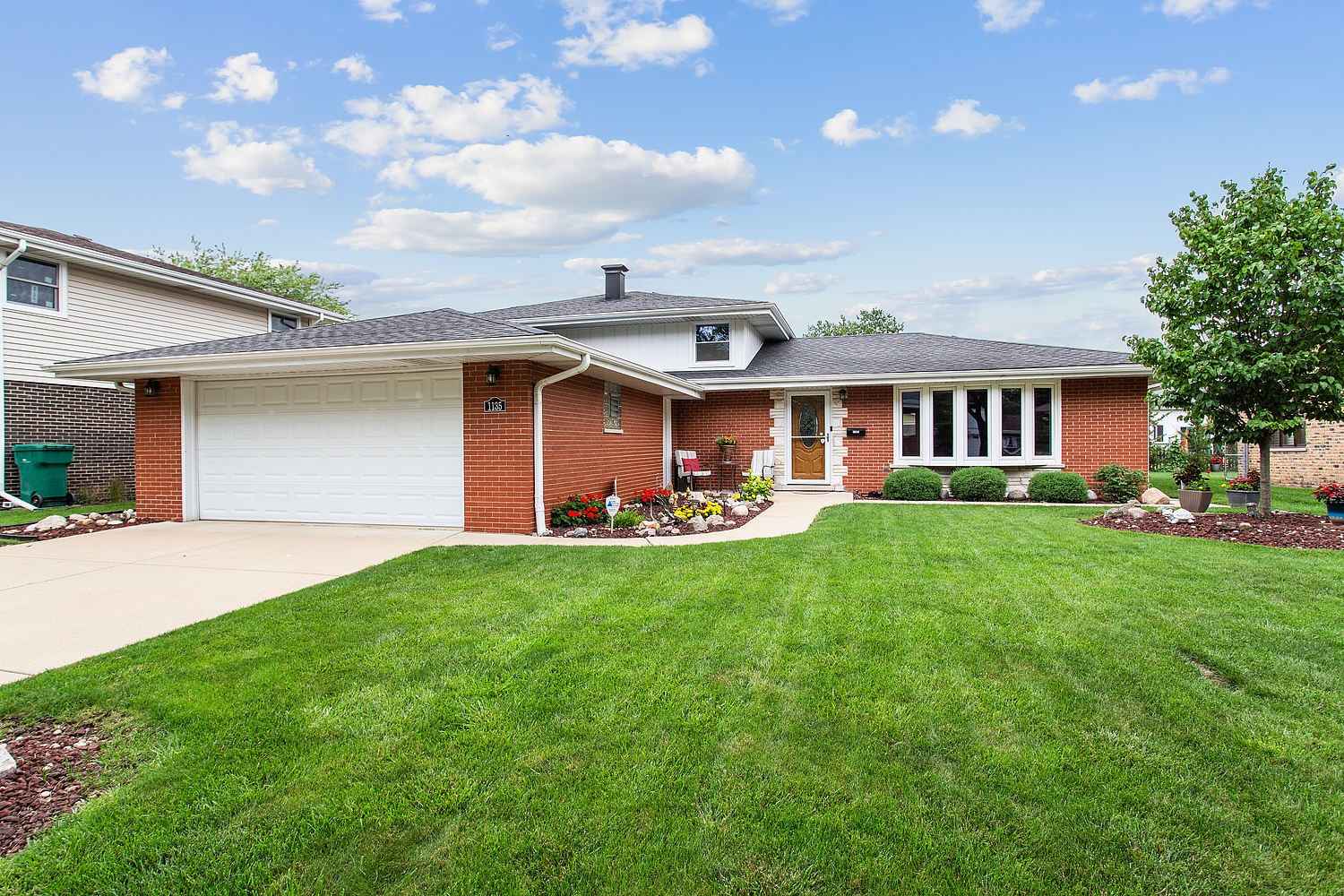 1135 Hillview Dr  