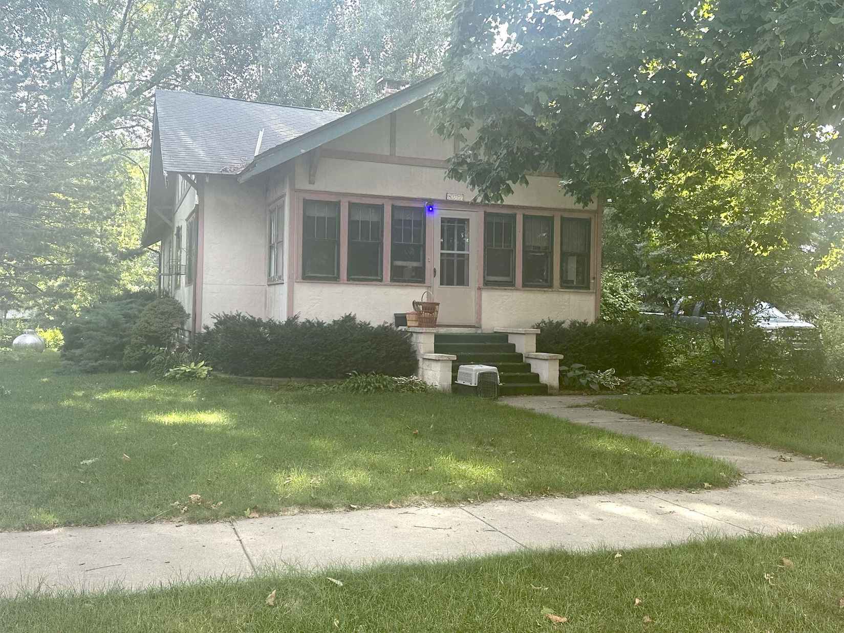 877 Main St  