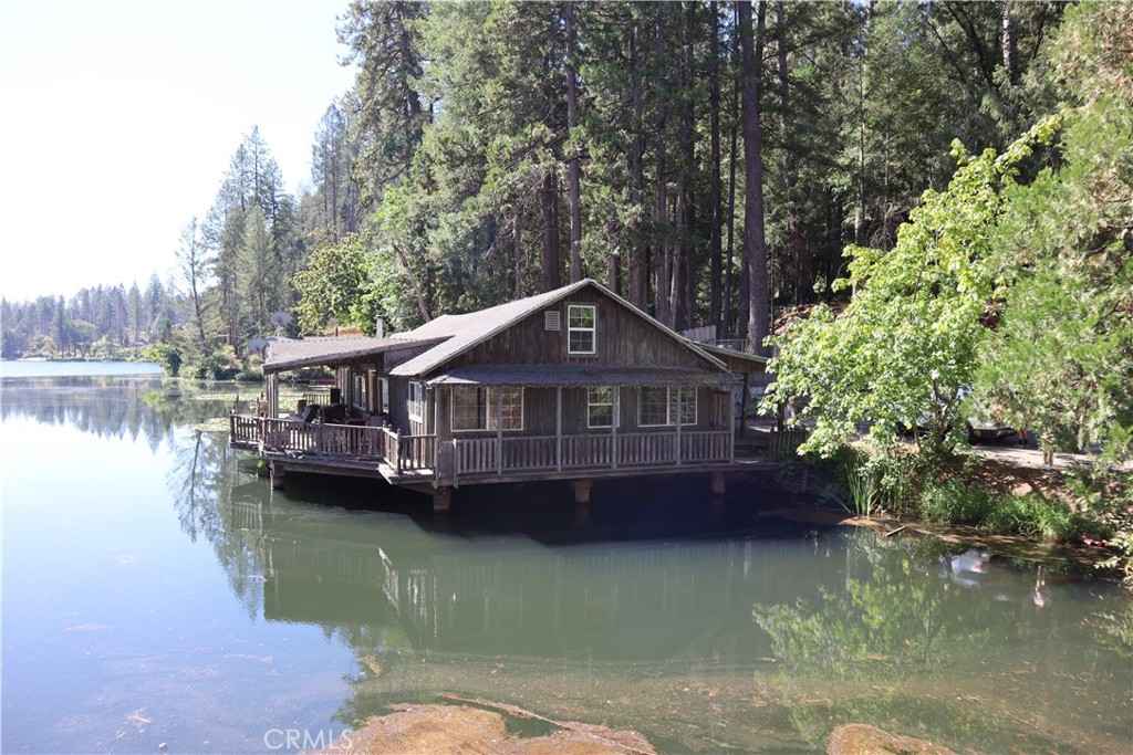 3 Lakeside Way  