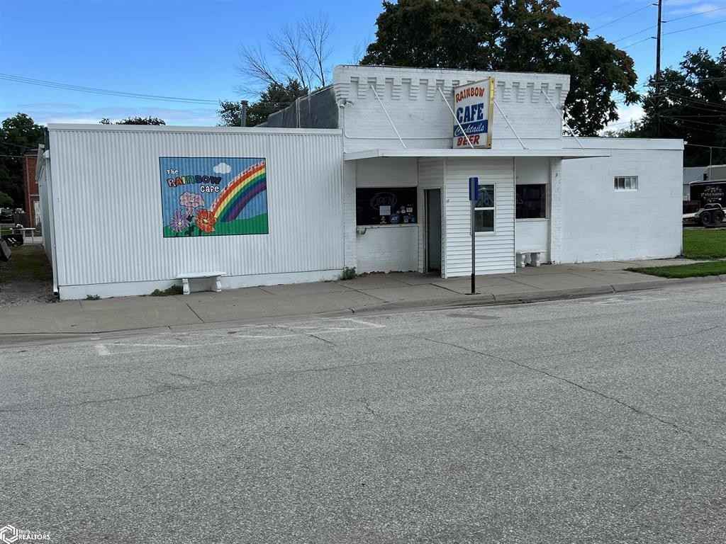 105 W Market St  