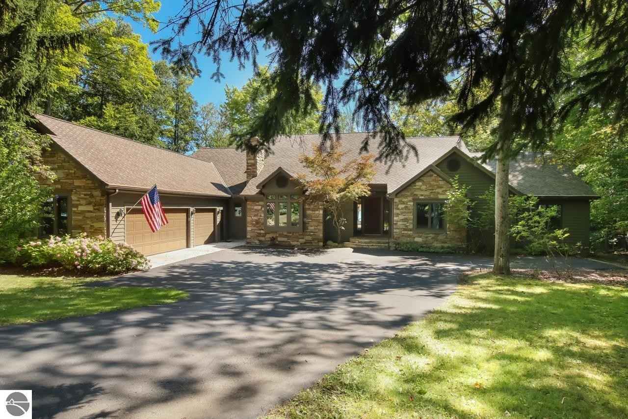 225 N Torch Lake Dr N  