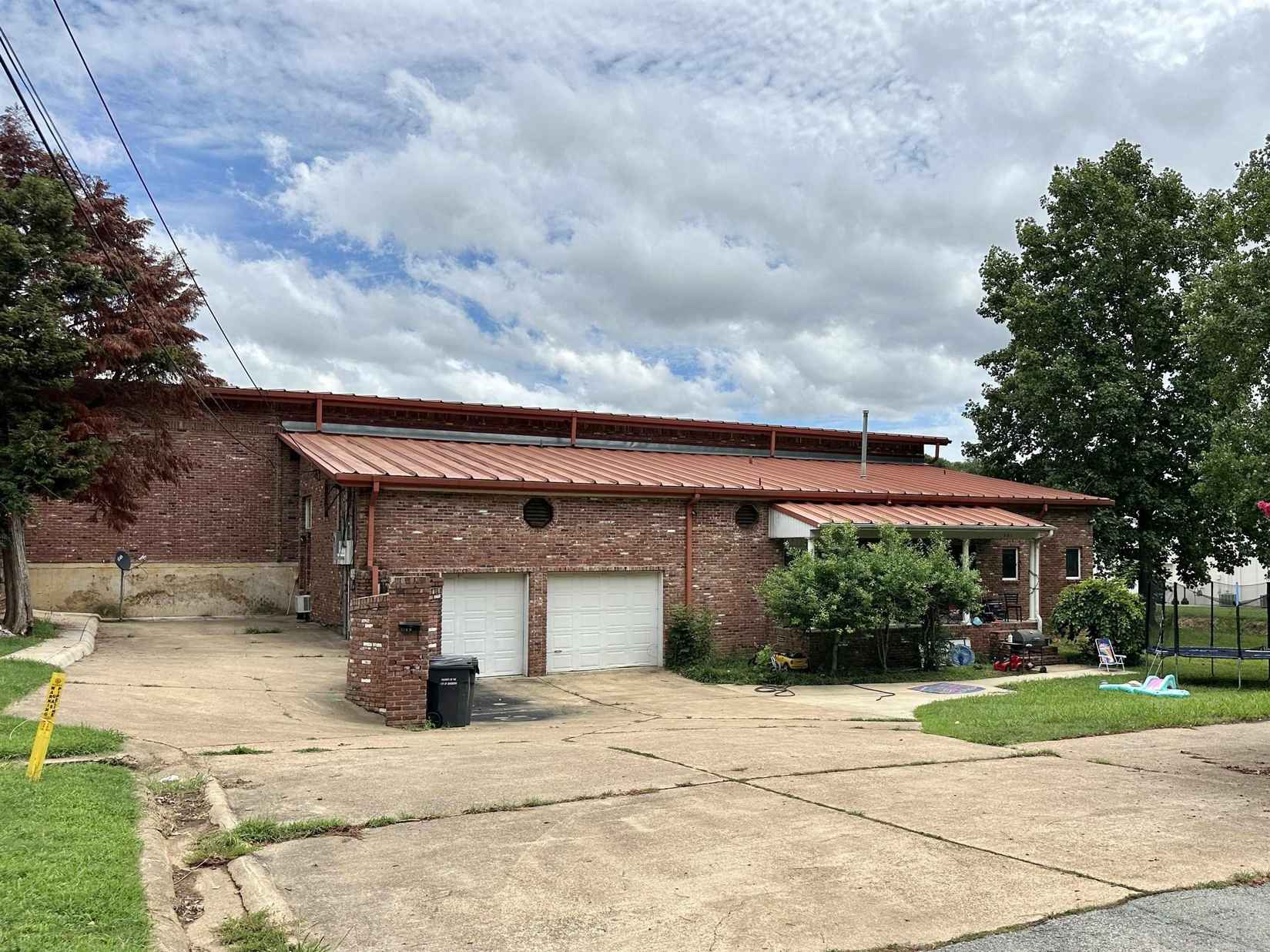 301 B Belmont/Highland  