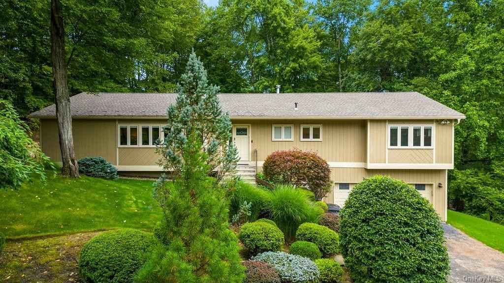 4 Emerald Dr  