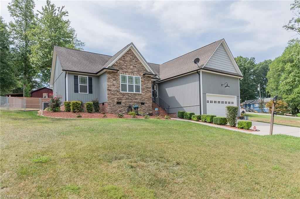 804 Montgomery Ct  